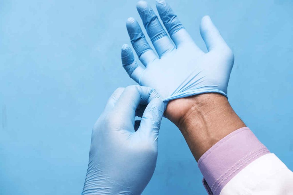 Los guantes, muy recomendables al usar quitamanchas de oxido. Pueden causar quemaduras.
