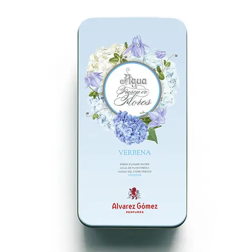 Lata rectangular azul claro con motivos florales y "A. Gomez Verbena EDT 175ml Lata ed." en el centro, con Perfumes Alvarez Gómez en rojo en la parte inferior.