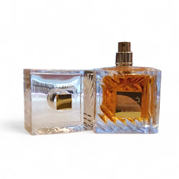 Lattafa Khamrah EDP spray botella junto tapón