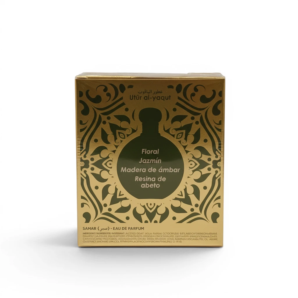 Caja de perfume dorada con motivos decorativos ornamentados y la silueta de un frasco de perfume en el centro. El texto dentro de la forma del frasco dice: "Floral Jazmín Madera de ámbar Resina de abeto".